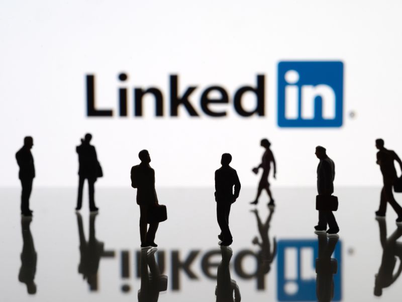 How to Find a Job Using LinkedIn: Tips and Tricks