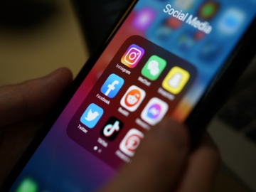How to Find Work Through Social Media
